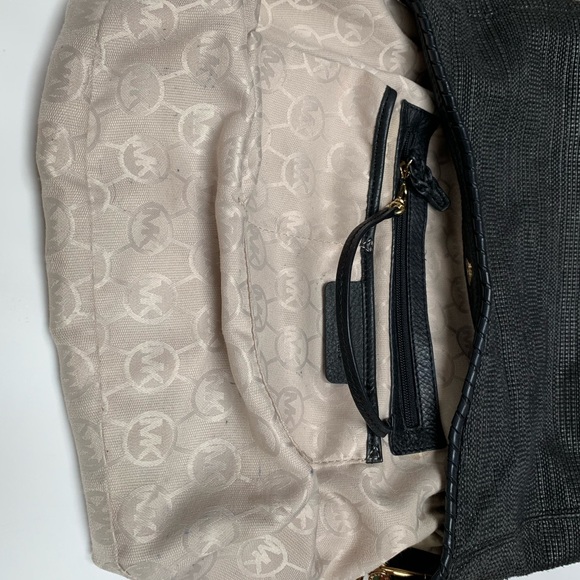 COPY - Michael Kors Bennet Hobo Style Handbag Bla… - Picture 6 of 8